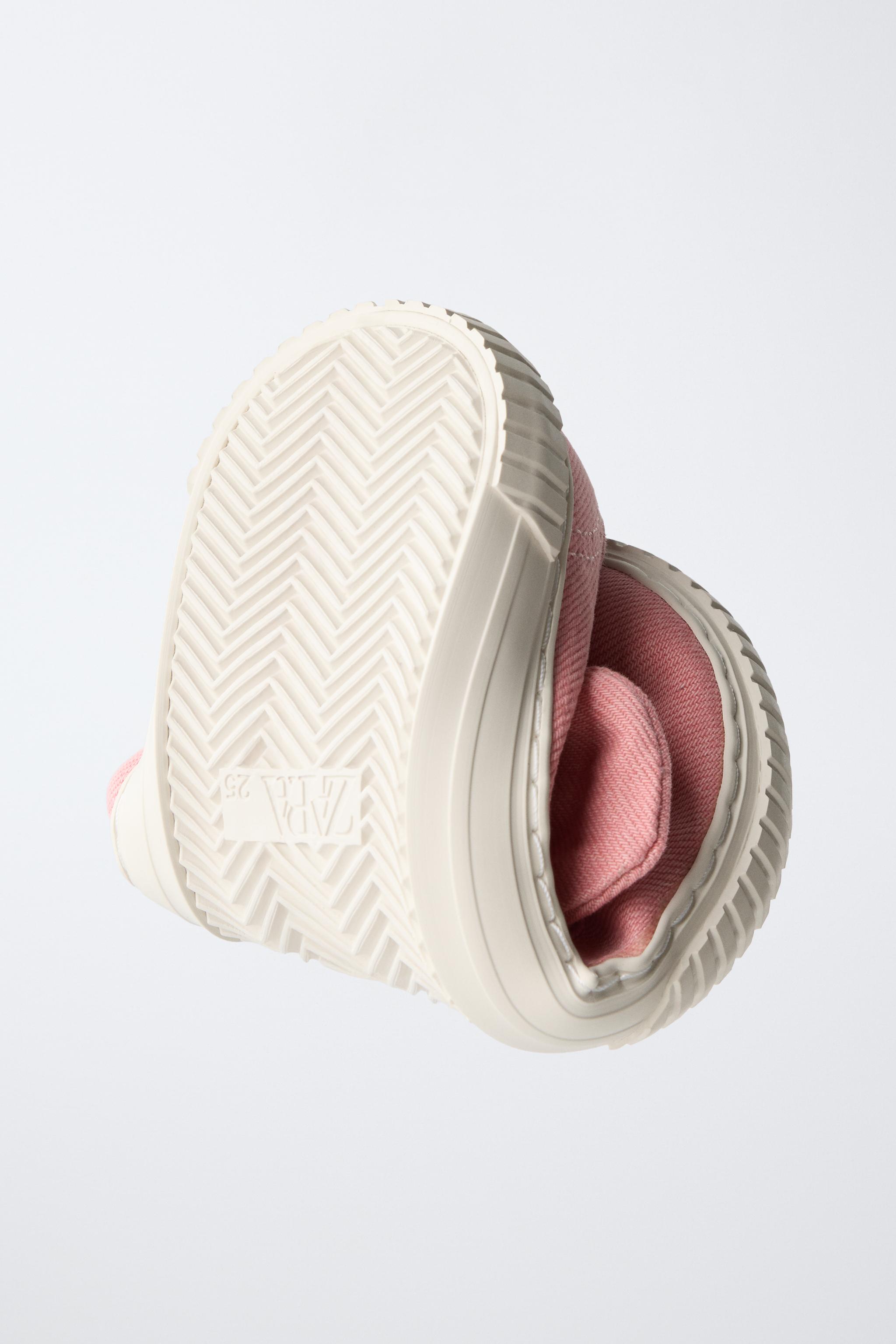 TENNIS BAREFOOT